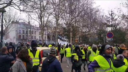 Les forces de l'ordre utlisent des gaz lacrymogène