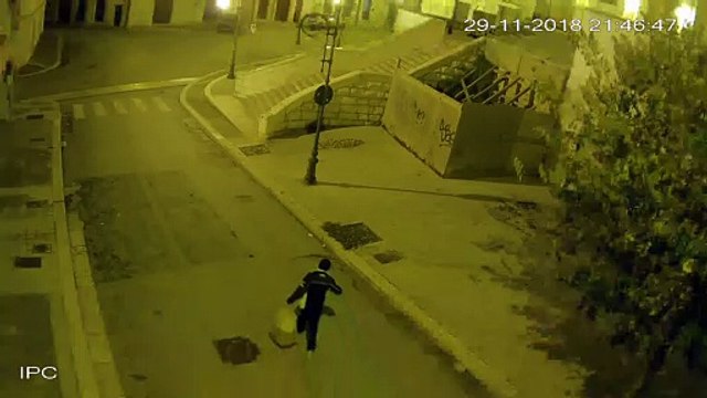 Andria: filmato mentre abbandona rifiuti di fronte alla chiesa, denunciato e sanzionato