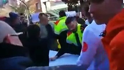 CDR intentan boicotear una mesa informativa de VOX