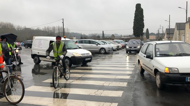 Manifestation et minute de silence par les Gilets jaunes à Sablé-sur-Sarthe