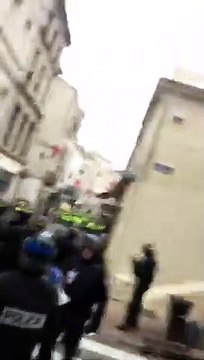 Gilets jaunes : tir de grenades lacrymogènes rue Saint-Agricol à Avignon