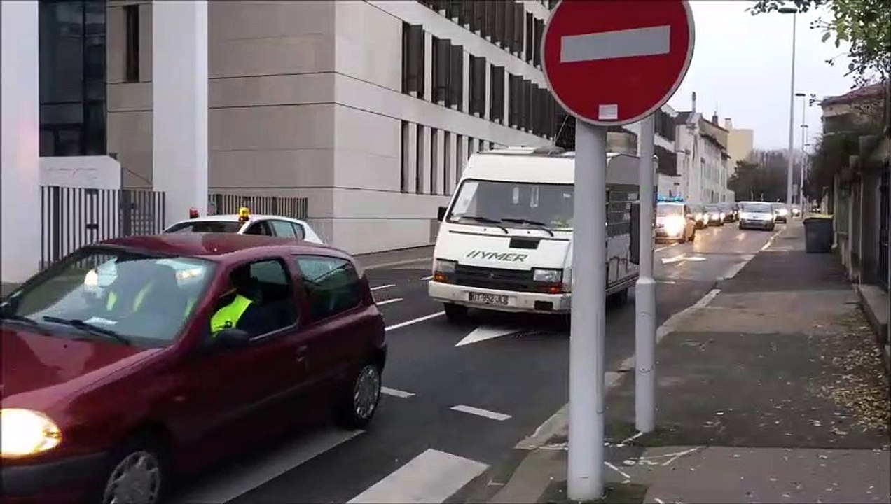 Les Gilets jaunes à BourgenBresse Vidéo Dailymotion