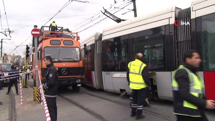 Kazaya karışan tramvay vagonları tek tek çekildi