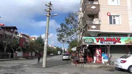 Yol Ortasındaki Elektrik Direkleri Görenleri Şaşırtıyor