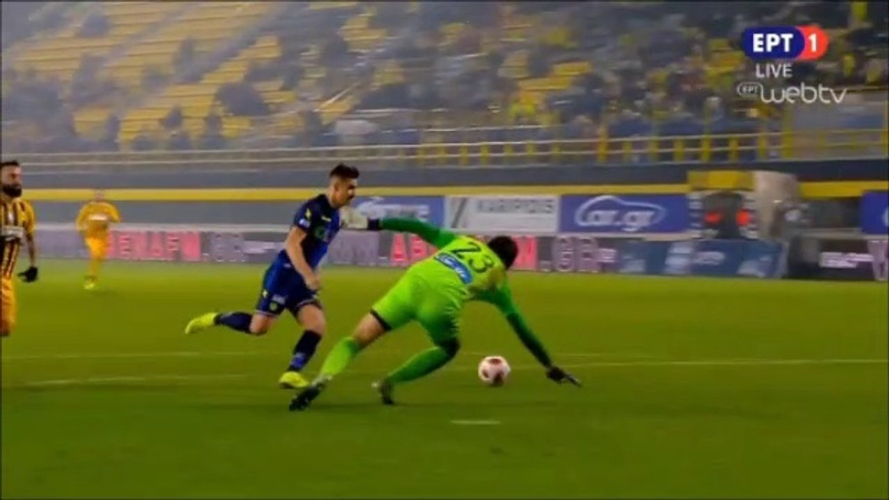 Julián Cuesta  gets a red card and Franco Mazurek Misses the Penalty - Aris vs Panaitolikos -  15.12.2018