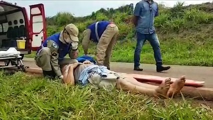 Idoso fica ferido em capotamento na PR-180