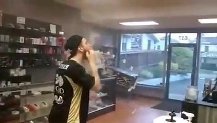 Le roi des ronds de fumée... Quel talent