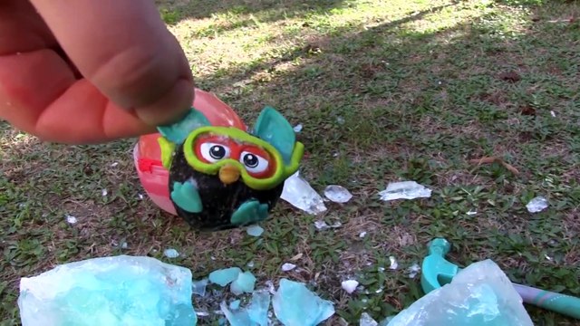 Buz Sürpriz Yumurta Nasıl Yapılır? | Donmuş Furby Boom Oyuncaklarını Çıkarıyoruz