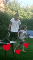 Pedro jugando con sus hijos y ahijados - 08 de Diciembre