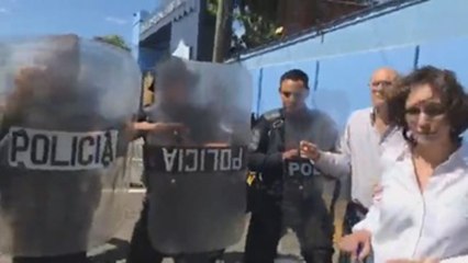 Policía de Nicaragua agrede a un grupo de periodistas y fotógrafos