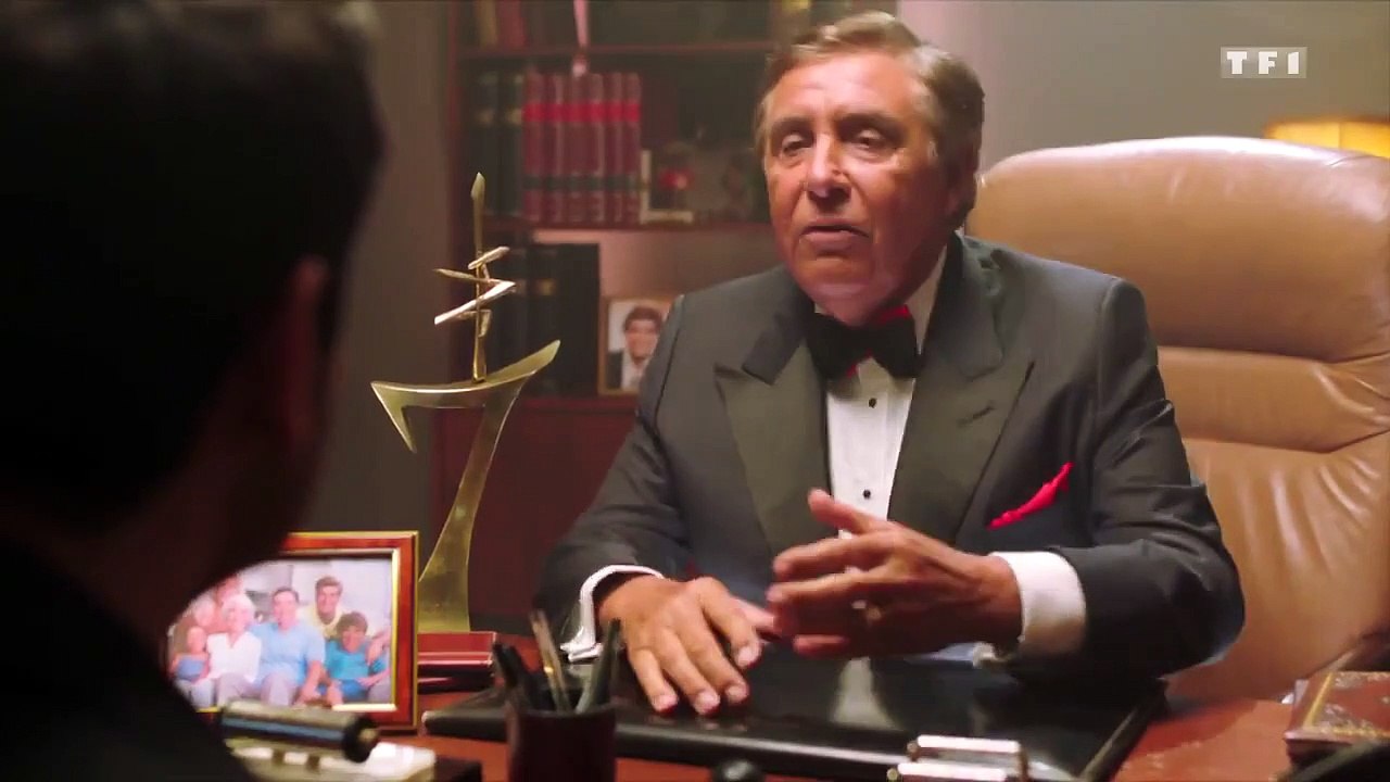 Qui veut gagner des millions TF1 : Jean Pierre foucault passe le relai à Camille Combal  , façon LE PARRAIN : VIDEO