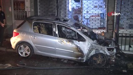 Bahçelievler'de Park Halinde Otomobil Alev Alev Yandı