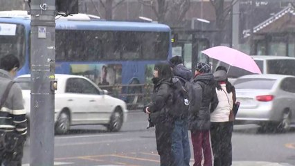 [날씨] 휴일 곳곳 눈비...추위 대신 미세먼지 기승 / YTN
