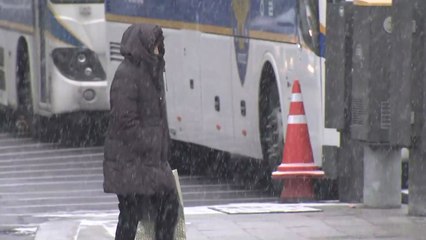 [날씨] 휴일 곳곳 눈비...내일 맑지만 中 스모그., 미세먼지↑ / YTN