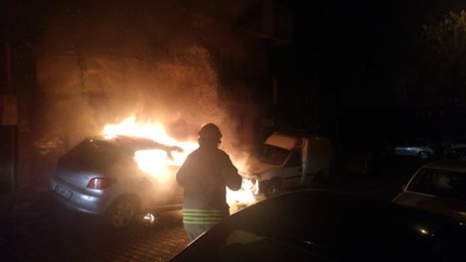 Park Halindeki Otomobil Alev Alev Yandı