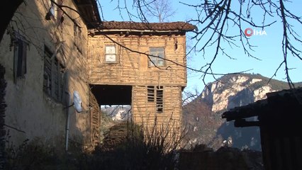 Yüzlerce yıllık  kerpiç evler görenleri hayran bırakıyor