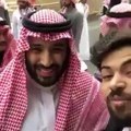 شاهد: لفتة رائعة من ولي العهد تجاه شاب سعودي في فورمولا إي الدرعية 