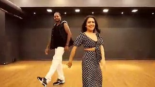 AANKH MAREY _ NEHA KAKKAR dances to her own song