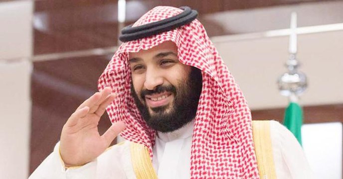 ولي عهد المملكة العربية السعودية مع شاب آخر في مقطع فيديو
