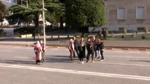 Protesta e studentëve/ Një grup simbolik qëndron para Kryeministrisë, ‘kapitullim’ edhe në rrethe