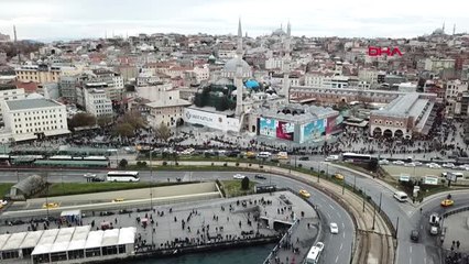 İstanbul-Eminönünde Umut Kuyruğu....