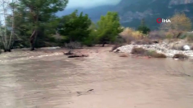 Antalya’da kuvvetli yağış...Yağış dev dalgalar oluşturdu, Göynük Kanyonu ile Boğaçayı Deresi’nde sele neden oldu