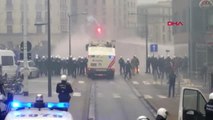 Dha Dış - Brüksel'de Göçmen Karşıtları AB Komisyonu Binasına Girmeye Çalıştı? Polis Müdahale Ediyor