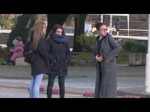 Studentët nuk ndalen, vazhdon protesta tek Kryeministria - News, Lajme - Vizion Plus