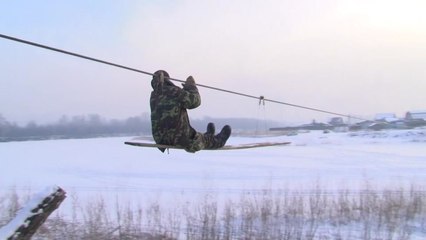 [영상] 눈에 고립된 시베리아 마을..."수동 케이블카로 강 건너요" / YTN