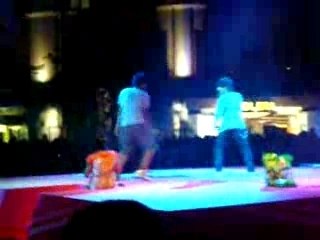 Clarke Quay 08 Countdown (funny guy)1