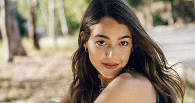 Dilan Çiçek Deniz'den Hayran Bırakan Flamingo Pozu!