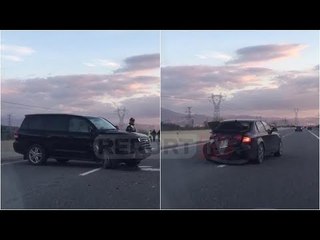 Report Tv - Aksident në Elbasan, Audi A6 përplaset me një foristradë pranë tunelit