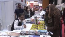 Dr. Şaban Kızıldağ Eskişehir Kitap Fuarı'nda Okurlarıyla Buluştu - Eskişehir