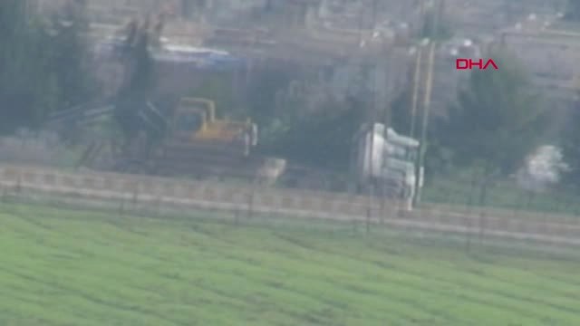 Mardin Teröristler, Nusaybin'in Karşısındaki Kamışlı'da Hendek Kazıyor