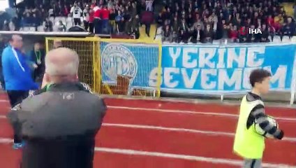 Yeşil sahada sürpriz evlilik teklifi