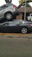 ¿Cómo pudo aparcar su coche de esta manera?