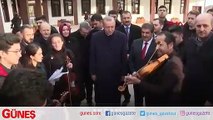 Cumhurbaşkanı Erdoğan Esenler'de millet bahçesini gezdi; şarkıya eşlik etti