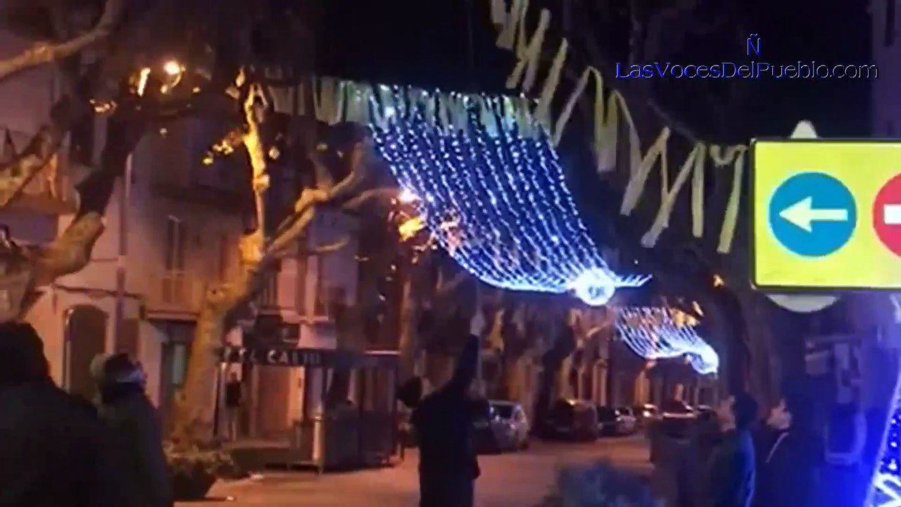 «Justicieros Nocturnos» limpia Arenys, Orrius y Llavaneras cantando 'El camino que nos lleva a Belén'