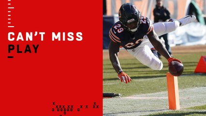 Can't-Miss Play: Tarik Cohen goes airborne on epic TD dive