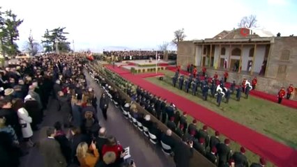 Gürcistan'ın İlk Kadın Devlet Başkanı Zurabişvili Yemin Etti