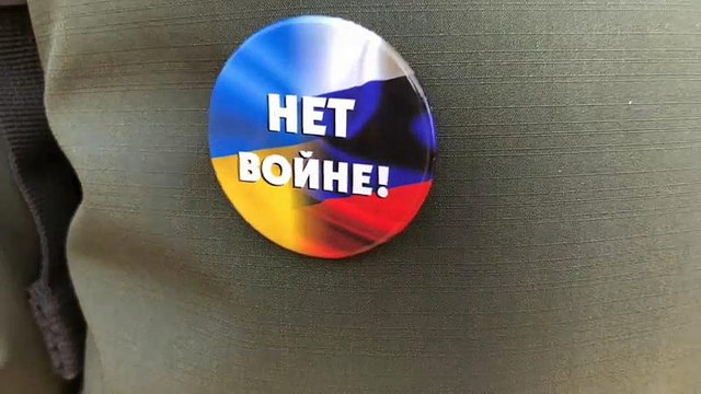 Марш за мир и дурно пахнущая жидкость