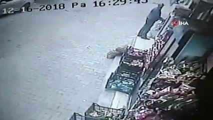 Ara sokakta hızlı giden sürücünün kazası kamerada