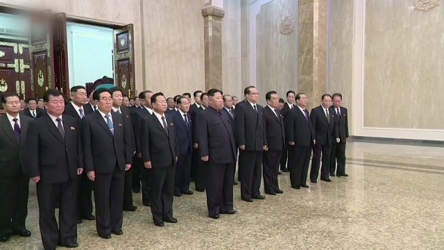 김정은, 금수산 궁전 참배...2주 만에 공개활동 / YTN