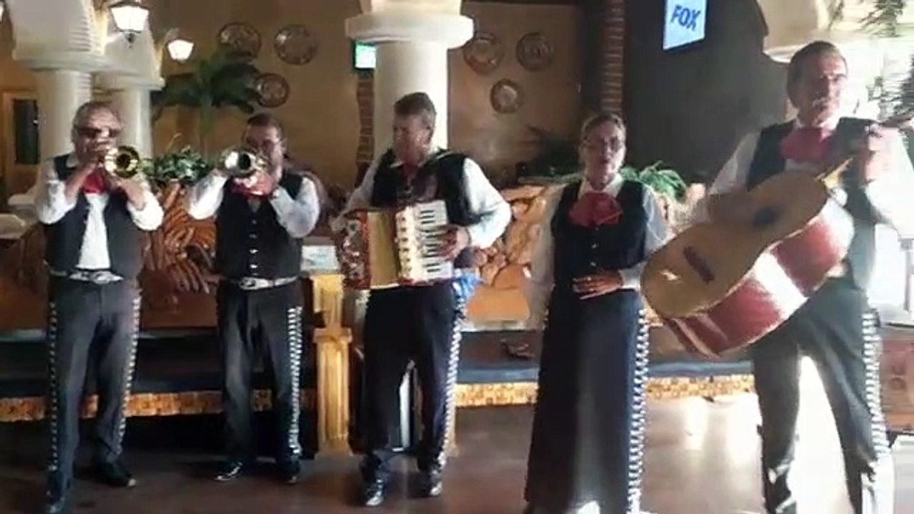 Mariachi El Real de MiSerenata.com en Midland Tx