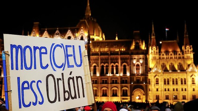 Les Hongrois contre la loi esclavagiste de Viktor Orbán