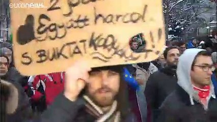 Oposição unida em protestos contra "lei da escravatura"