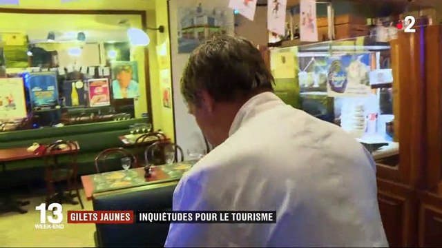 Gilets jaunes : Pour la première fois depuis les attentats de 2015, un restaurateur revoit son restaurant vide et les problèmes revenir - Regardez
