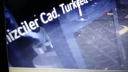 Kaldırım taşı ile camı kırıp, 1 buçuk dakikada 80 bin TL'lik telefon ve tabletleri böyle çaldılar