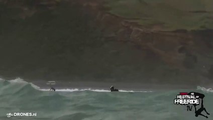 Un Jetski percute un Drone en prenant une grosse vague