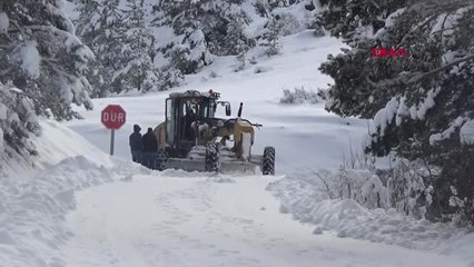 Gümüşhane'de Kardan Kapanan 50 Köy Yolu Açıldı